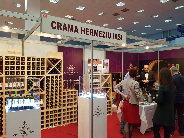 amenajare stand expozitional crama hermeziu